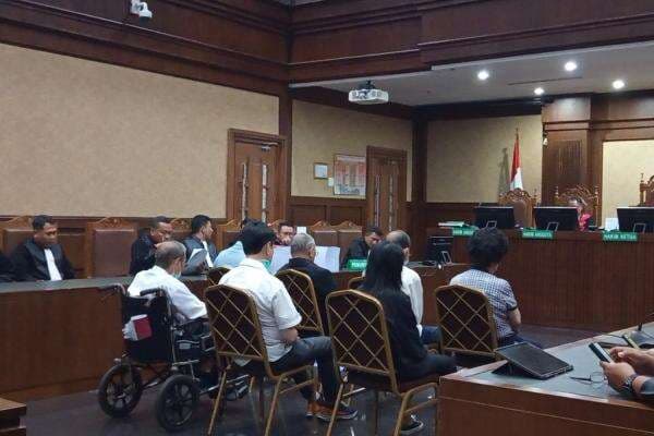 7 Terdakwa Kasus Korupsi Cap Emas Antam Ilegal Dituntut 8-12 Tahun Penjara