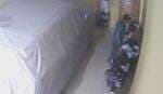 Terekam CCTV! Pemuda Mandailing Natal Curi 2 Ponsel di Bengkel Bubut