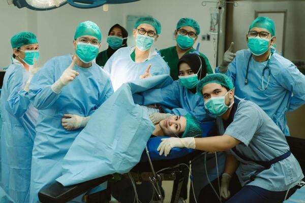 Aaliyah Massaid Melahirkan Anak Pertama, Geni Faruk Panjatkan Doa Tulus