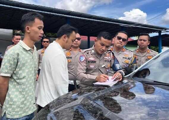 Polisi Tilang Pria usai Viral Joget Prau di Atas Kap Mobil di Tol Lampung