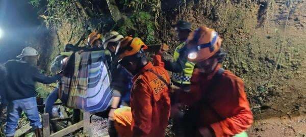 Tim SAR Evakuasi 24 Orang Tersesat di Hutan, 3 Orang Cedera