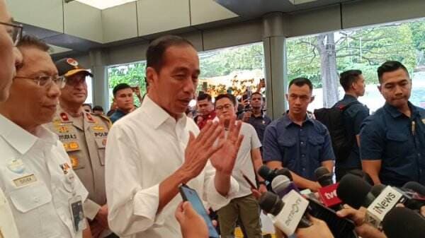  Tinjau Stasiun Pasar Senen, Ini Kata Presiden Jokowi   