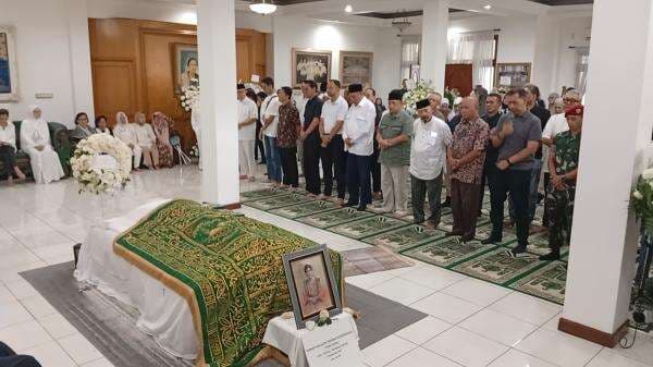 Jenazah Titiek Puspa Disalatkan di Wisma Puspa Sebelum Dimakamkan di TPU Tanah Kusir