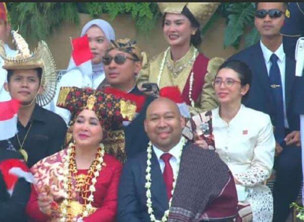 Titiek Soeharto Pakai Kain Ulos di Istana Merdeka, Duduk Bareng Didit Prabowo