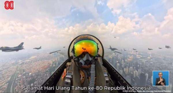 Aksi Memukau Tim Jupiter Aerobatic hingga Pesawat Tempur F-16 Belah Langit Jakarta