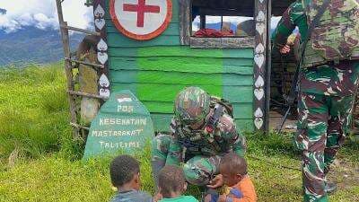 Kebahagiaan dan Kedekatan Warga Talilime dengan Satgas Yonif 715/Mtl