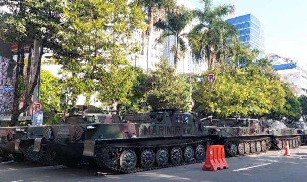 Deretan Tank hingga Kendaraan Pasukan Khusus Denjaka Siaga Dekat Istana Merdeka, Ada Apa? Deretan Tank hingga Kendaraan Pasukan Khusus Denjaka Siaga Dekat Istana Merdeka, Ada Apa?