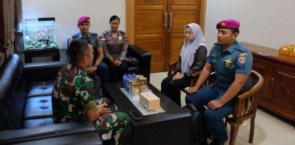 2 Prajurit Marinir TNI AL Ini Bawa Pacar ke Ruangan Komandannya, Ada Apa?