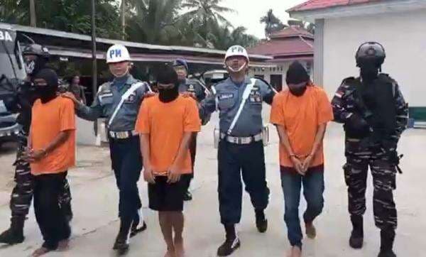 Diwarnai Tembakan, TNI AL Gagalkan Penyelundupan 4,5 Kg Sabu di Asahan Diwarnai Tembakan, TNI AL Gagalkan Penyelundupan 4,5 Kg Sabu di Asahan