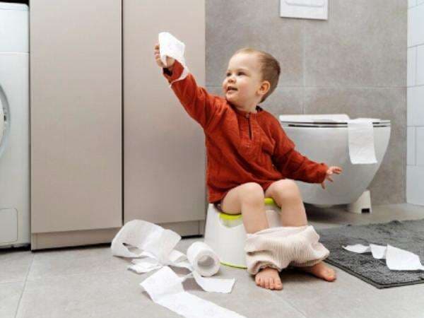 Si Kecil Masih Pipis di Celana? Ikuti Tips Toilet Training Ini Moms