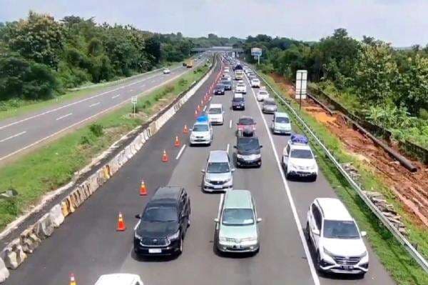 Hari Kedua Lebaran, Tol Palikanci Padat Merayap Didominasi Mobil Pribadi