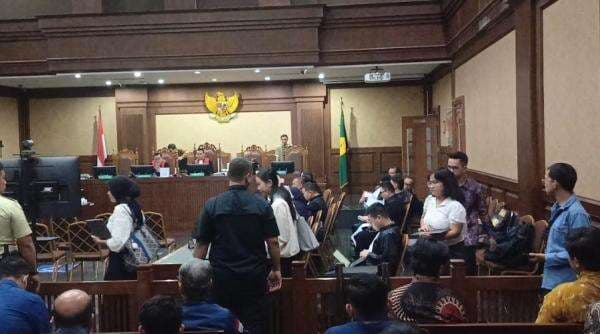 Hakim Minta Staf Penasihat Hukum Tom Lembong Keluar dari Sidang karena Tak Pakai Toga