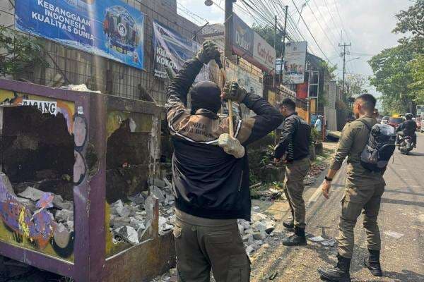 12 TPS Ilegal dan Bangunan Liar di Puncak Bogor Dibongkar