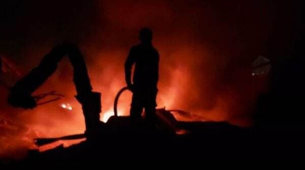 Tragis! Bocah Ditemukan Tewas Dilalap Api dalam Kebakaran 15 Rumah di Balikpapan