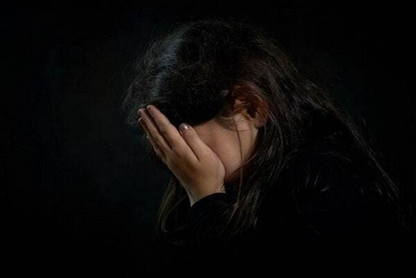 Tragis! Usai Dicekoki Miras, Gadis ABG Digilir 8 Pria di Rumah Kontrakan