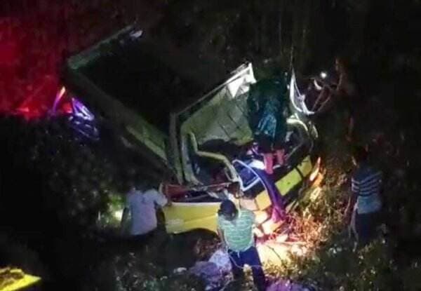 Truk Pengangkut Kelapa Terjun ke Jurang di Cianjur, 1 Tewas dan 5 Luka-luka