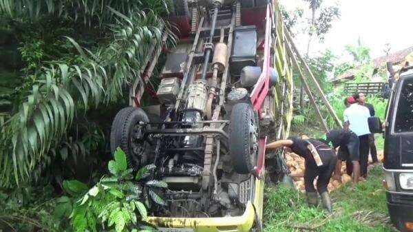 Kronologi Truk Maut Kecelakaan di Tanjakan Mbah Marijan Lampung, Rem Blong hingga Terbalik Kronologi Truk Maut Kecelakaan di Tanjakan Mbah Marijan Lampung, Rem Blong hingga Terbalik