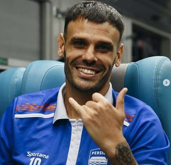 Kisah Unik Gelandang Persib Bandung Tyronne Del Pino, Akui Lebih Gugup saat Tak Bermain