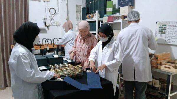 UMKM Ini Panen Cuan dari Hampers Lebaran, Omzet Naik hingga Lima Kali Lipat