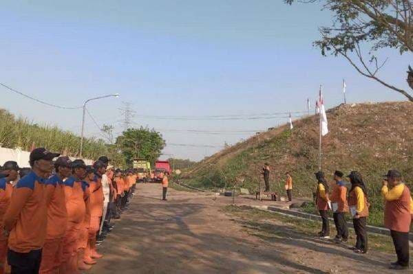 HUT ke-80 RI di TPA Sukoharjo, Pemulung hingga Penyapu Jalan Ikut Upacara