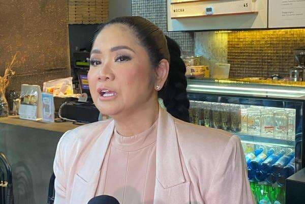 Tips Tetap Fit di Usia 65 Tahun ala Vina Panduwinata