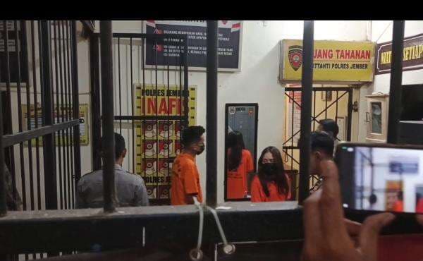 Cewek Cantik Ini Live Streaming Adegan Seks dengan Pasangannya, Nih Penampakannya!