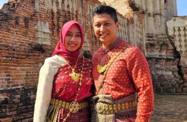 Siapa Sosok Perempuan Bernama Farah yang Temani Arya Daru Berbelanja?