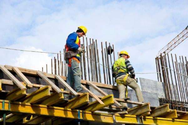 Viral Kuli Bangunan Diceraikan Usai Biayai Kuliah Istri hingga Jadi PNS, Netizen: Kejam!