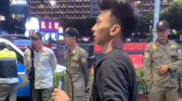 Viral TikTokers Buat Konten Diusir Satpol PP saat Live di Bundaran HI, Ini Penjelasan Anak Buah Pramono