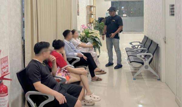 Sejumlah Wanita Cantik Asal Vietnam Diamankan Imigrasi di PIK, Sempat Sembunyi di Rooftop