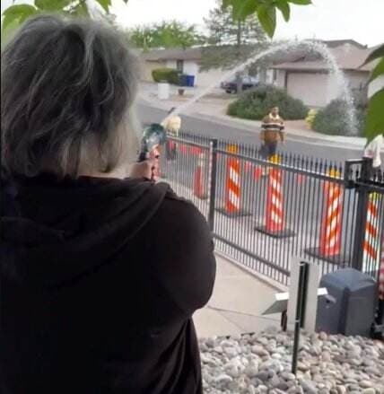 Rumah Ikonik Lokasi Syuting Breaking Bad Terus Didatangi Fans, Pemilik Sampai Semprot Air