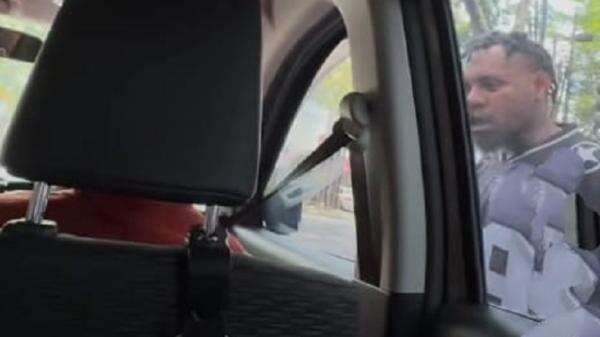 Viral Pria asal Papua Rusak Mobil dan Ancam Pengendara Pakai Sajam di Bandung, Ternyata Mabuk Viral Pria asal Papua Rusak Mobil dan Ancam Pengendara Pakai Sajam di Bandung, Ternyata Mabuk