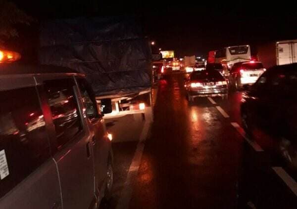Volume Kendaraan Meningkat di Tol Japek, Perpanjangan Contraflow dari Km 36-47 Diberlakukan