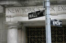 Wall Street Ditutup Nasdaq Cetak Rekor dan S&P Melonjak