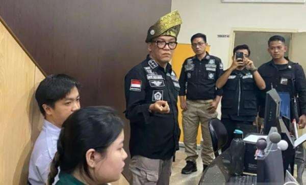 Susah Lamar Kerja, Wamenaker Ngamuk Dicuekin Perusahaan yang Tahan Ijazah Pekerja di Pekanbaru