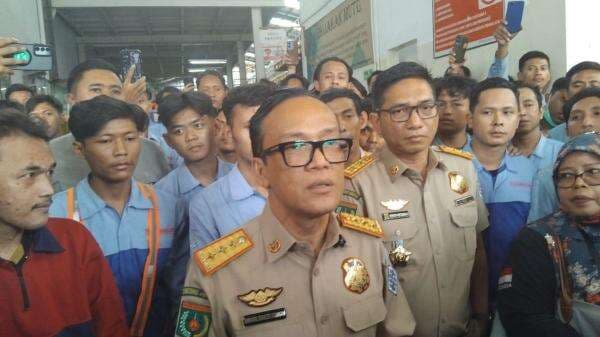 Parah, Wamenaker Temukan Pekerja yang Magang 9 Tahun di Cikarang