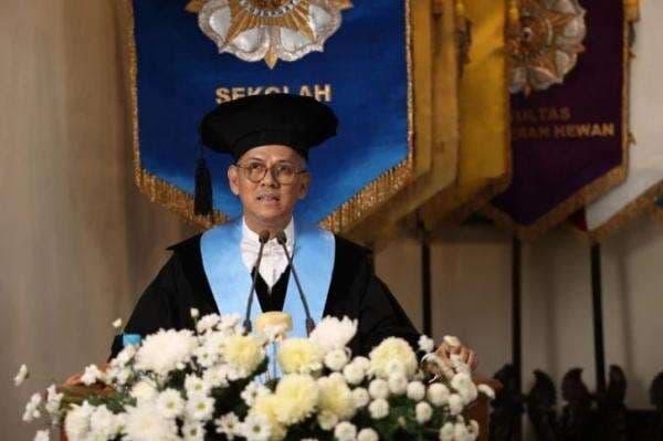  Wamenkeu Anggito Abimanyu Dikukuhkan sebagai Guru Besar UGM, Kenang Masa Jadi Asisten Peneliti Ayah Prabowo