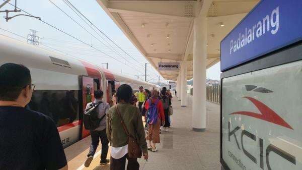 Anak Usia di Bawah Tiga Tahun Gratis Naik Whoosh Selama Libur Panjang, Ini Syaratnya