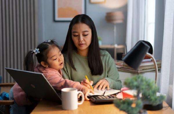 Moms, Simak 4 Tips Sukses Berkarier di Rumah