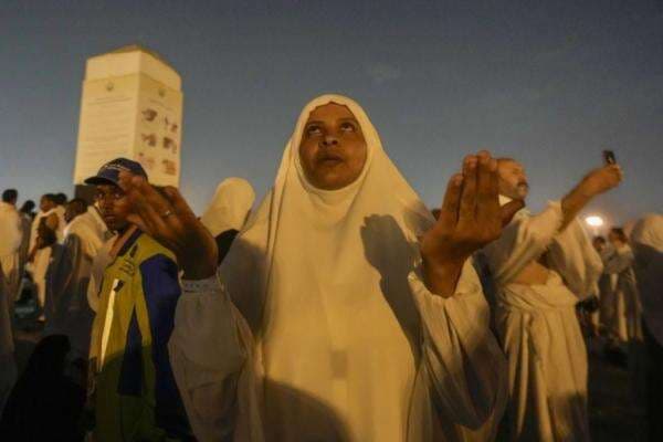 Seorang Muslimah Melahirkan saat Khusyuk Wukuf di Arafah, Ibu dan Bayi Sehat