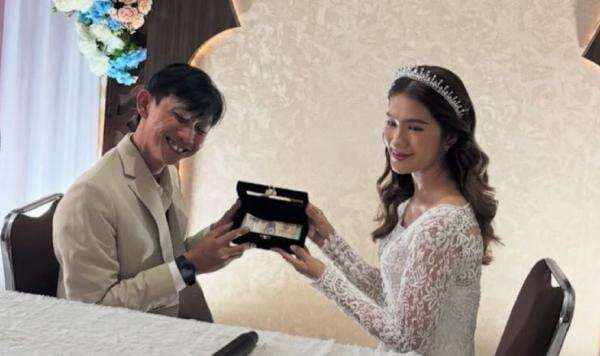 Sederhana, Yono Bakrie Menikah dengan Vini Caroline di KUA Sederhana, Yono Bakrie Menikah dengan Vini Caroline di KUA