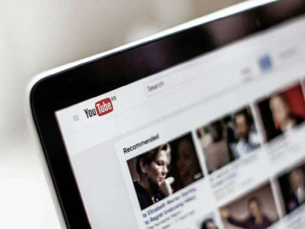 Viral Ferry Irwandi Bagikan Tips Jitu Konten Youtube Bebas Komentar Judi Online, Begini Caranya!