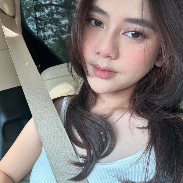 Potret Ziva Magnolya Bersih-Bersih Lumpur Usai Kebanjiran