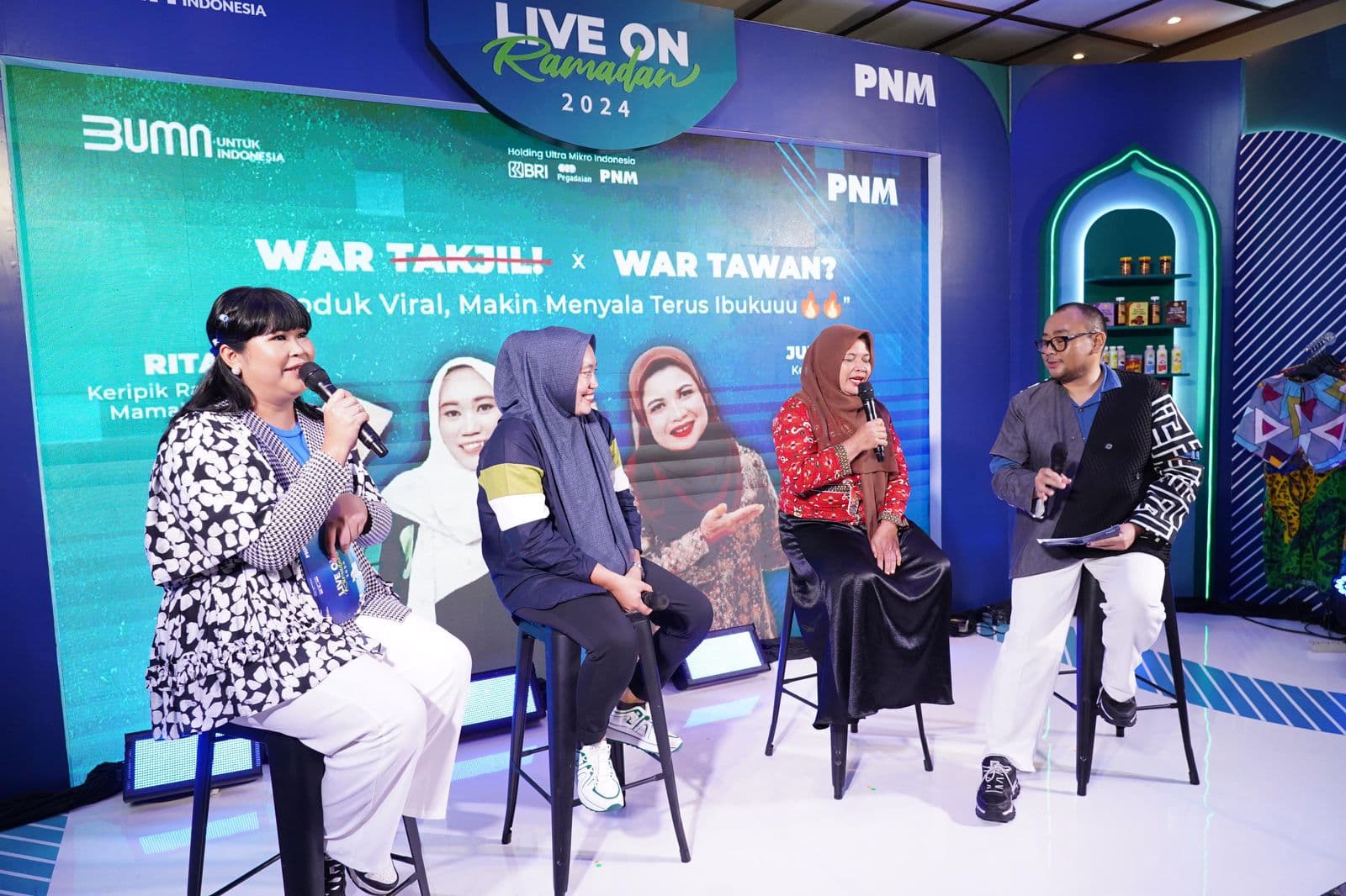 Ibu Jubaedah Mekaarkan Senyum Di Desa Miskin