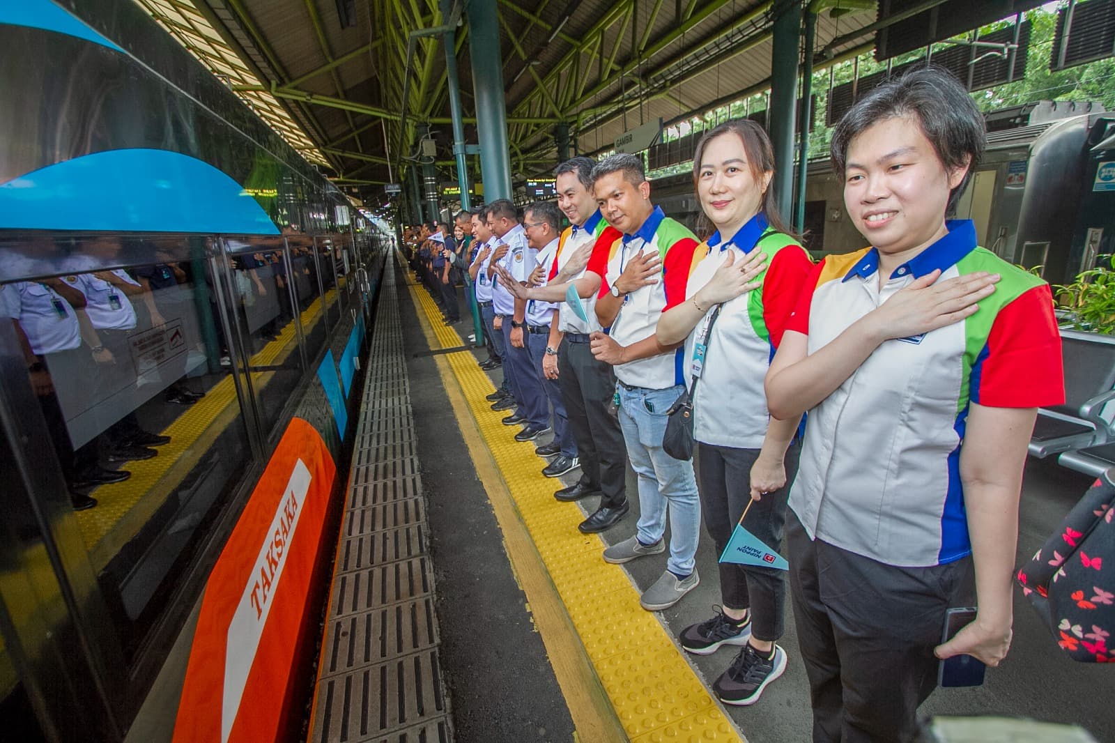 Antusiasme 1000 Mitra Tukang Dan Mandor Naik Kereta Eksekutif Dalam Program Mudik Bareng Nippon Paint 2024