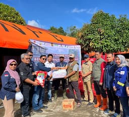 SKK Migas - KKKS Salurkan Bantuan Bencana Banjir dan Longsor di Sumatera Barat