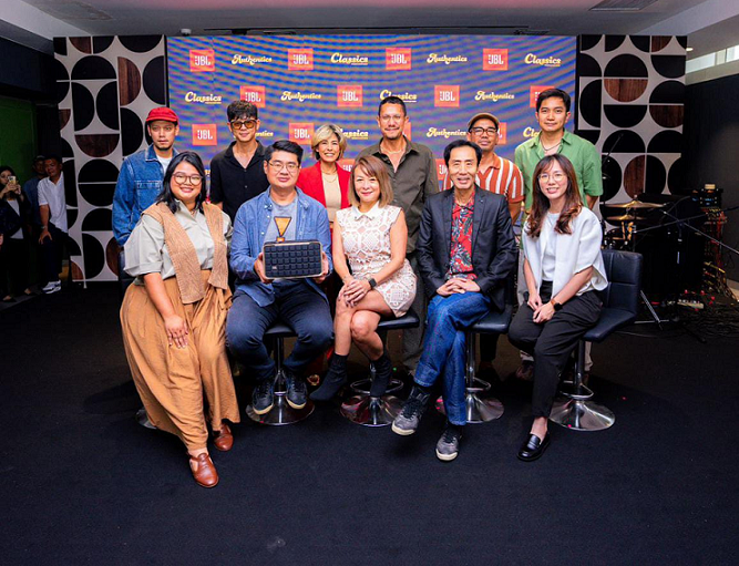 Bersama Maliq   D'Essentials, JBL Luncurkan JBL Authentics dan Turntable JBL Spinner BT