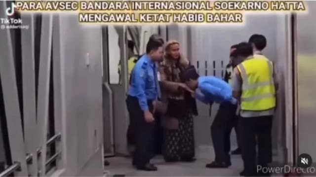Petugas Bandara yang Dipecat Ternyata Murid Ngajinya, Habib Bahar kepada Komisaris Angkasapura II: Akan Saya Hadapi Kalian