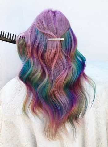 Inspirasi Trend Warna Rambut Peek A Boo yang Menggemaskan Inspirasi Trend Warna Rambut Peek A Boo yang Menggemaskan