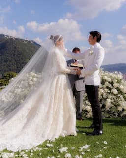 Bintang Thailand Mark Prin dan Kimberley Anne Woltemas Ikrarkan Janji Suci di Lake Como